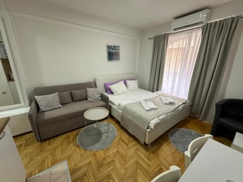 Χώρος καθιστικού στο Top Spot Studio