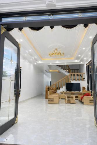 a large room with a staircase and a living room at Chely Hotel in Mù Cang Chải