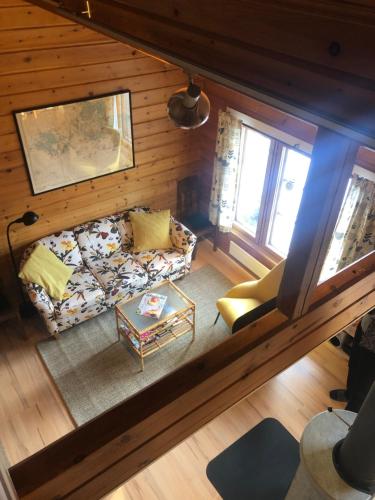 an overhead view of a living room with a couch at Tallbo24 in Klofsan