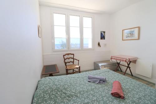 En eller flere senge i et værelse på La Pointe du Bec by TAH - Face mer et accès plage