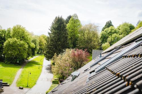 vista sul tetto di una casa di Oveney Apartments a Bochum