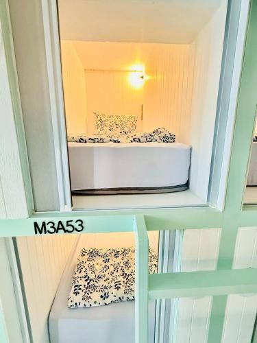 Easy Monday Capsule Hotel Bangkok