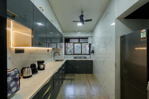 Kuchyň nebo kuchyňský kout v ubytování Bombay Breeze 3BHK Cosy Spacez Luxury Villa