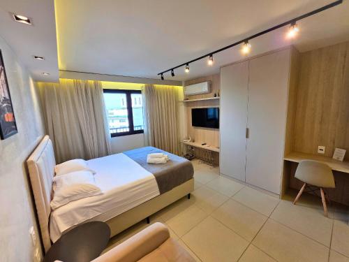 a bedroom with a bed and a television in it at Estúdio sofisticado no centro do Rio com vaga de garagem in Rio de Janeiro