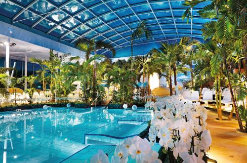 Bazén v ubytování Gasthaus Hirschen Oberes Wirtshaus nebo v jeho okolí