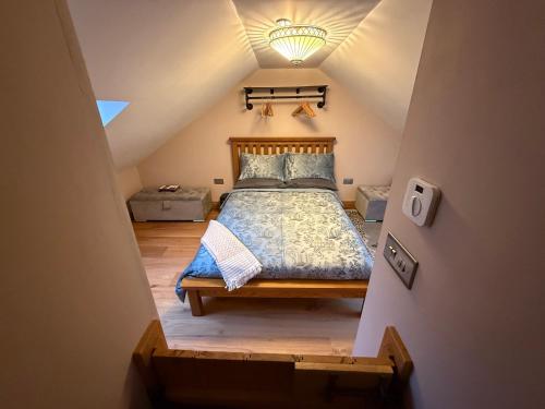 Giường trong phòng chung tại Nantsidyll Farm Spa & Holiday Lodges