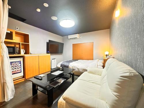 Kuchyň nebo kuchyňský kout v ubytování HOTEL Fiore Nakagawa -Adult Only- LOVE HOTEL