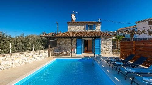 Rustic villa casa Nadalina with pool in Visnjan