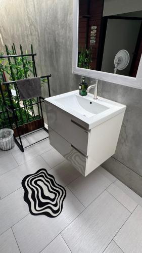 a bathroom with a sink and a mirror and a rug at Sean Sabai The Secret Room in Ban Na We