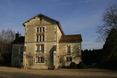 an old stone house with aventh floor at Le Moulin de Montresor in Montrésor