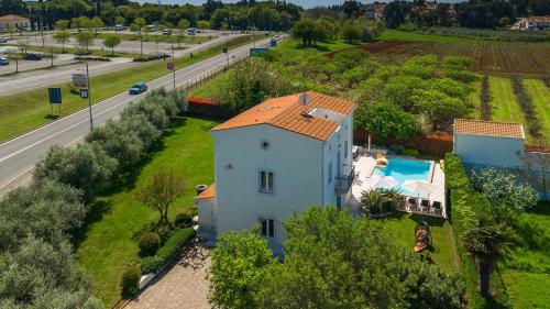 Beautiful Villa Bruna with jacuzzi in Porec