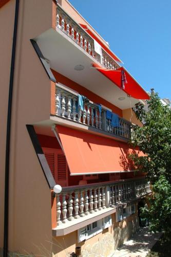 Apartment Villa Mediteran- kleine Ferienwohnung mit Balkon by Interhome