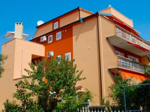 Apartment Villa Mediteran- kleine Ferienwohnung mit Balkon by Interhome