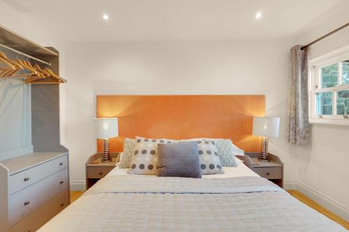 Giường trong phòng chung tại Old Farm- North East Escapes