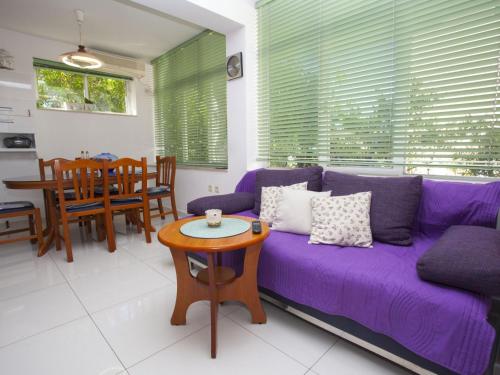 Apartment Komfortable Ferienwohnung mit Terrasse in Bidol by Interhome