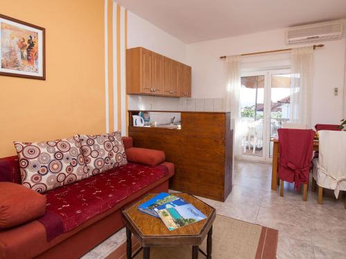 Apartment Ruhiges Appartement mit Terrasse in Strandnähe by Interhome