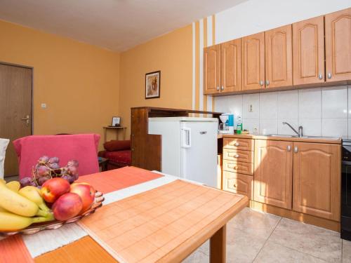 Apartment Ruhiges Appartement mit Terrasse in Strandnähe by Interhome