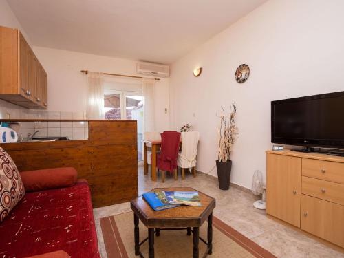 Apartment Ruhiges Appartement mit Terrasse in Strandnähe by Interhome