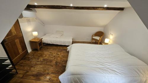 En eller flere senge i et værelse på Maison Plein Soleil