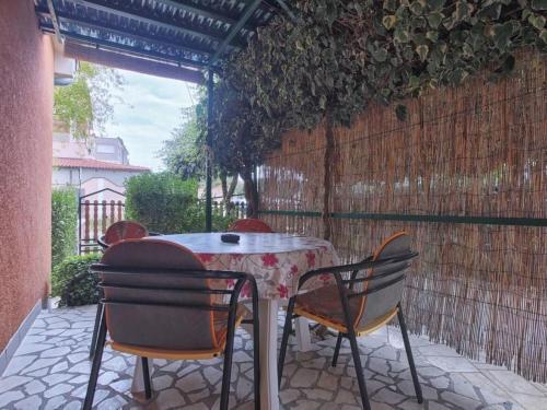 Apartment Arijana1 mit privater Terrasse by Interhome