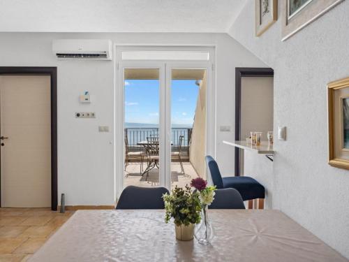 Apartment Ferienappartement mit zwei Meerblick-Balkonen by Interhome