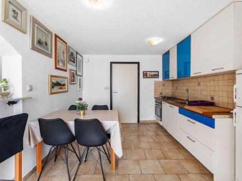 Apartment Ferienappartement mit zwei Meerblick-Balkonen by Interhome