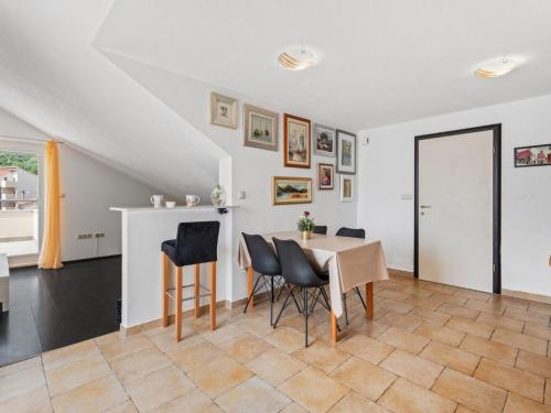 Apartment Ferienappartement mit zwei Meerblick-Balkonen by Interhome