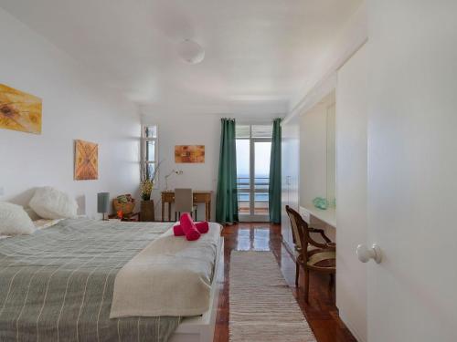 Apartment Wohnung mit Balkon und Aussicht in São Martinho by Interhome