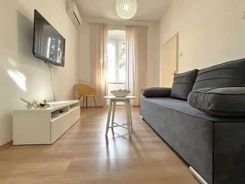 Apartment Schönes Appartement mit Terrasse by Interhome