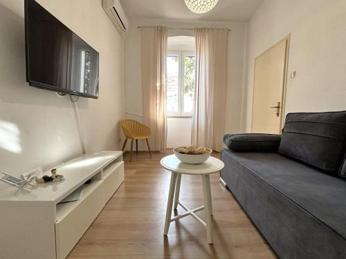 Apartment Schönes Appartement mit Terrasse by Interhome