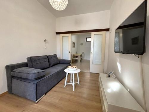 Apartment Schönes Appartement mit Terrasse by Interhome
