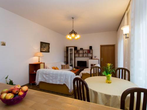 Apartment Strandnahe Ferienwohnung Jure mit großer Terrasse by Interhome