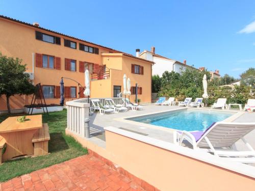 Holiday Home Haus in Vinkuran mit Pool und Bergblick by Interhome