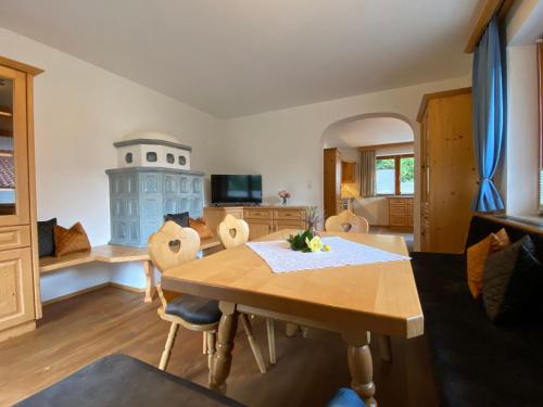 Holiday Home Chalet Mühlbachl in Rohrberg-Rohr by Interhome photo 2
