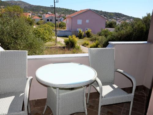 Apartment in Vinišće mit Barbecue by Interhome