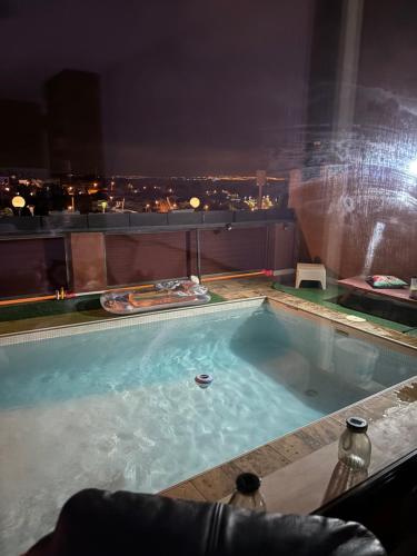 Hồ bơi trong/gần Villa Inaya