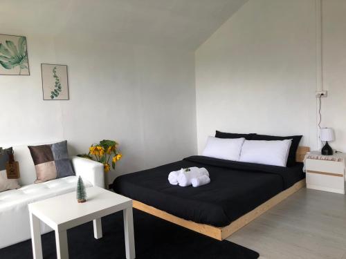 En eller flere senge i et værelse på ม่านป่ามองเขาเฮ้าส์