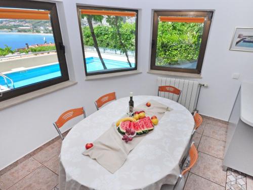Holiday Home Geräumiges Ferienhaus in Omiš mit Privatem Pool by Interhome