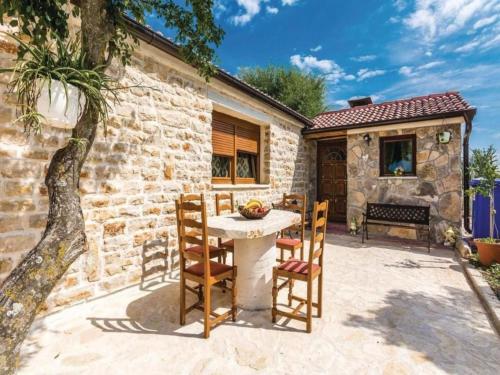 Holiday Home Anita 1 mit Pool by Interhome