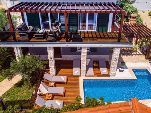 Holiday Home Haus in Stanići mit grünem Garten by Interhome