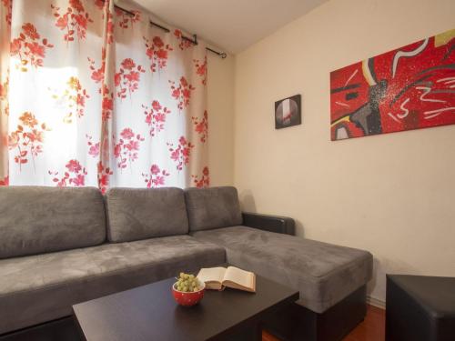 Apartment Schöne Erdgeschosswohnung mit Sonnenterrasse by Interhome