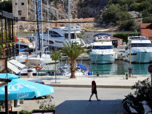Apartment Wohnung in Marina mit Parkplatz- schöne Aussicht by Interhome