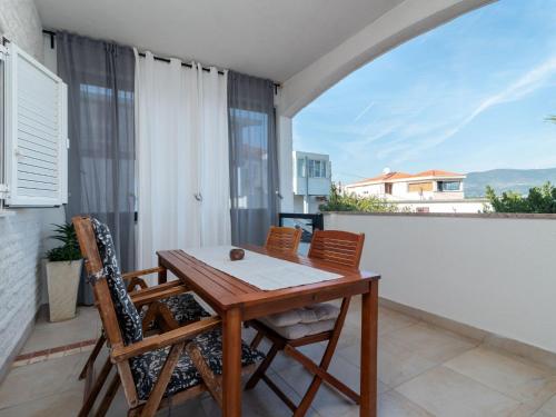 Apartment Wohnung Anita mit großem Balkon und Meerblick by Interhome