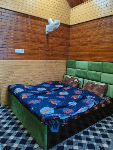 a bedroom with a bed in a room at Gulmarg View Guest House in Khor