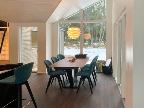 Et opholdsområde på Nordic Summer House In Ålbæk With Spa And Sauna