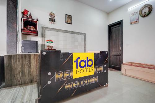 TV a/nebo společenská místnost v ubytování FabHotel Tree view Residency