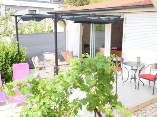 Apartment Garten Bungalow by Interhome