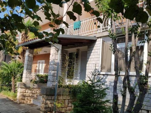 Apartment Wohnung 'Ivaana' mit Privatparkplatz by Interhome