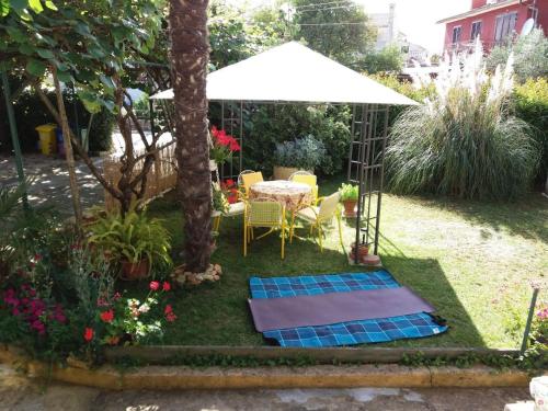 Apartment Wohnung 'Ivaana' mit Privatparkplatz by Interhome