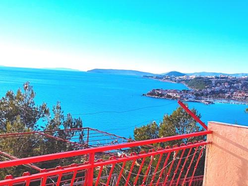 Apartment Amazing View Wohnung atemberaubenden Blick auf das Meer Stadt by Interhome